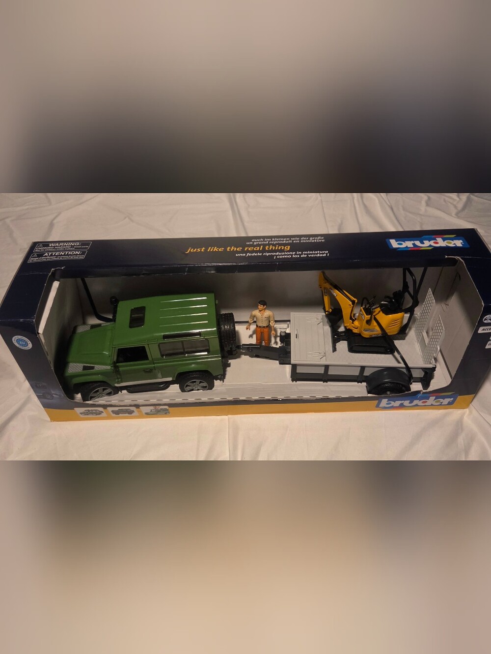 Bruder 1:16 Land Rover Defender Station Wagon w/ Trailer & JCB Micro Excavator